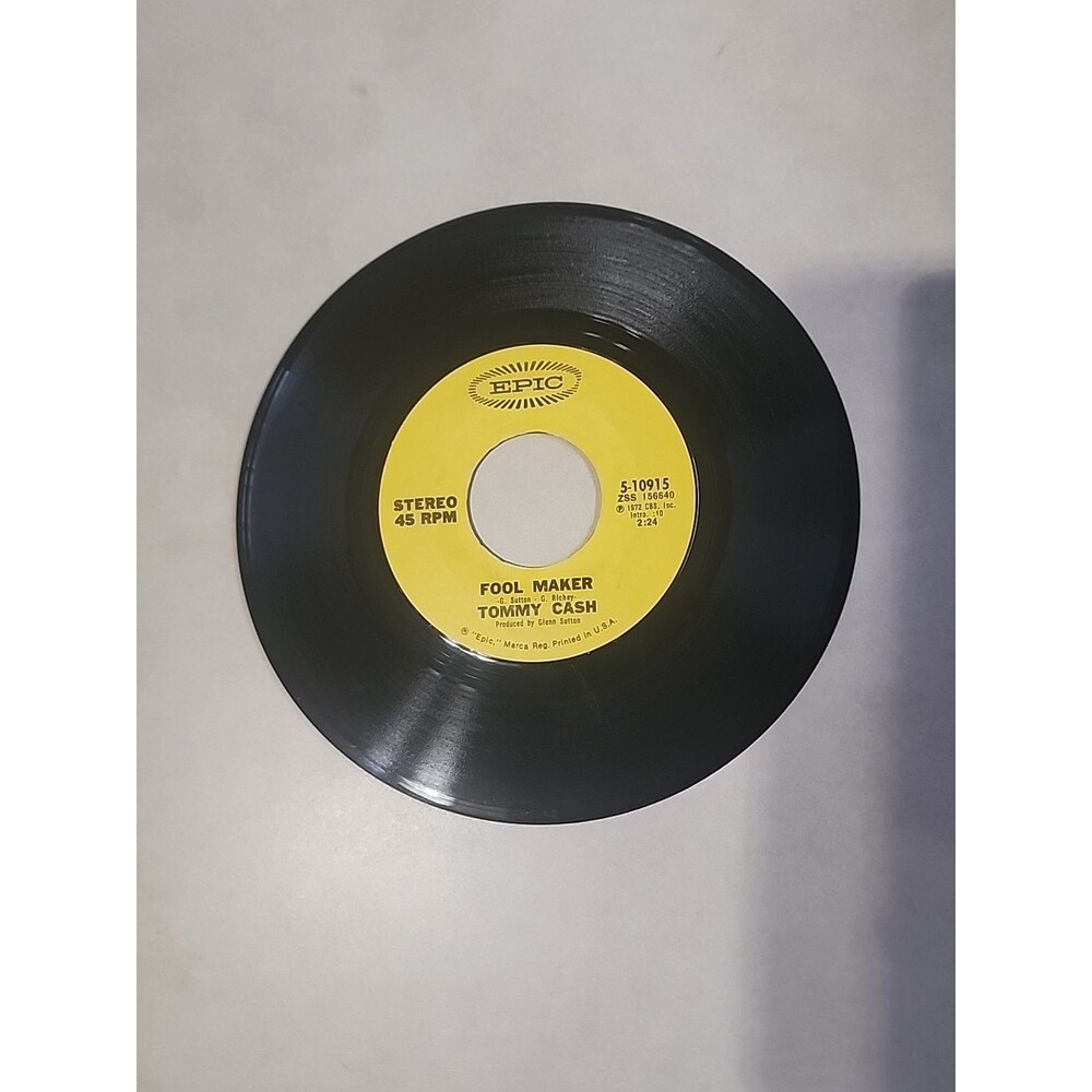 Tommy Cash – Listen / Fool Maker – 45 RPM Vinyl Record (1972, Epic 5-10915)